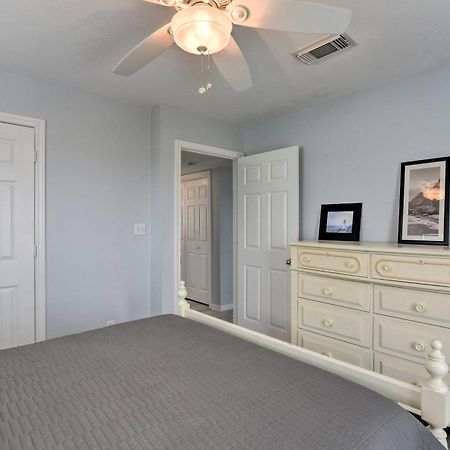 Oceanfront Galveston Home - Walk To Beach! 외부 사진
