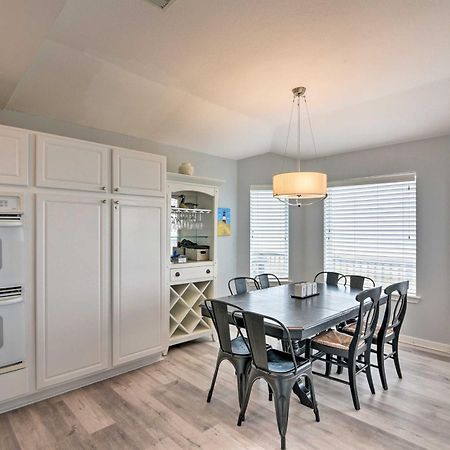 Oceanfront Galveston Home - Walk To Beach! 외부 사진