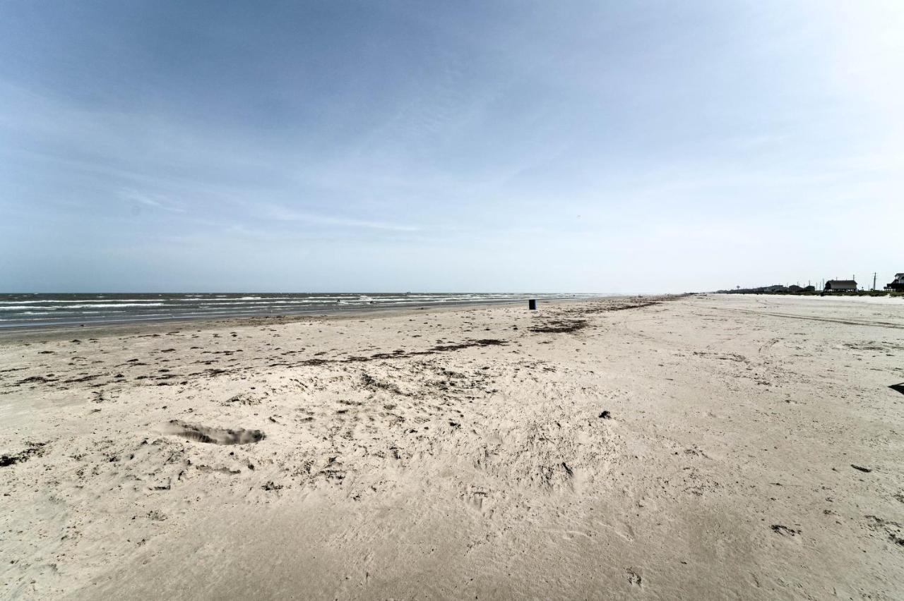 Oceanfront Galveston Home - Walk To Beach! 외부 사진