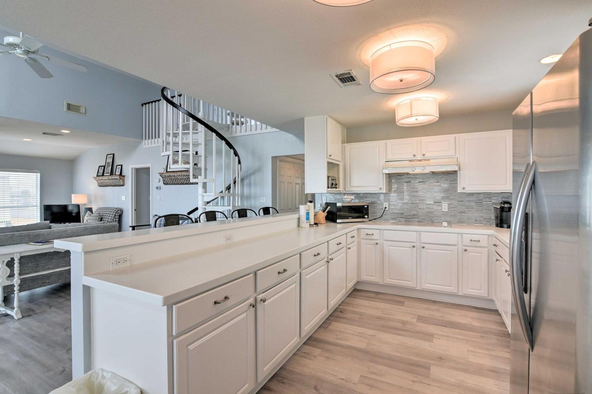 Oceanfront Galveston Home - Walk To Beach! 외부 사진