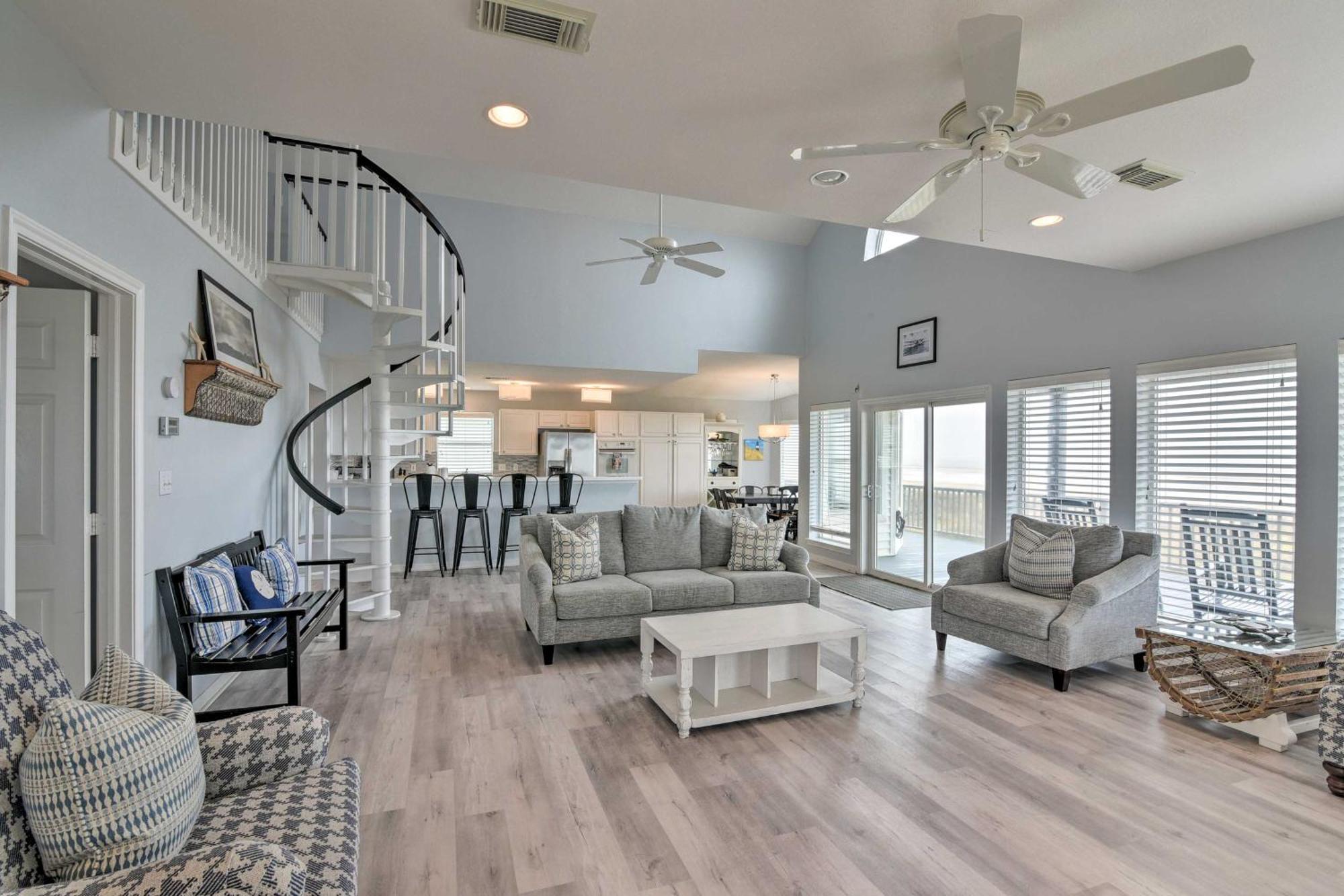 Oceanfront Galveston Home - Walk To Beach! 외부 사진