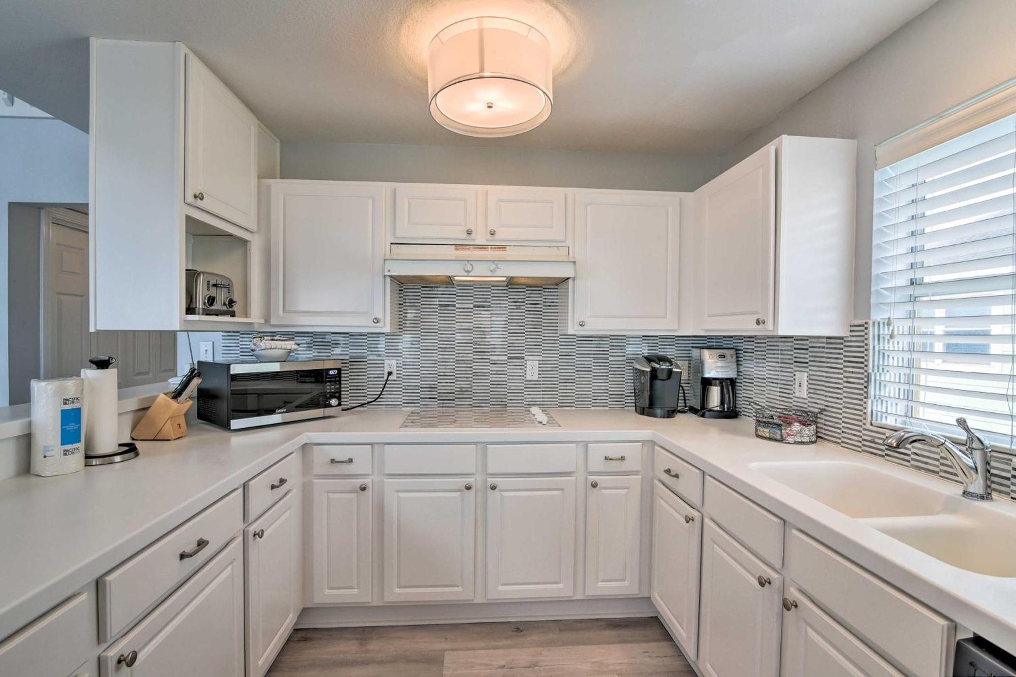 Oceanfront Galveston Home - Walk To Beach! 외부 사진