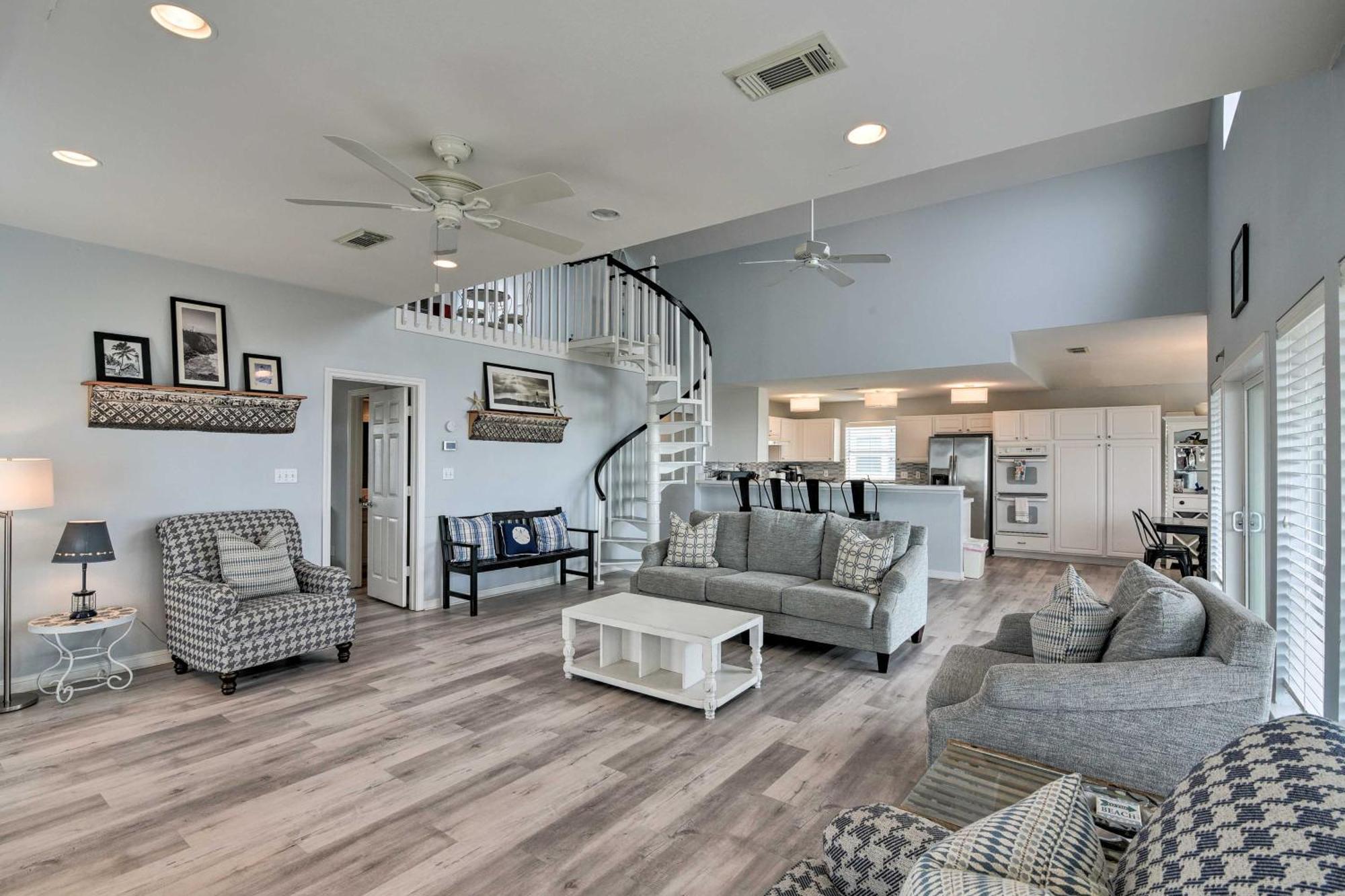 Oceanfront Galveston Home - Walk To Beach! 외부 사진