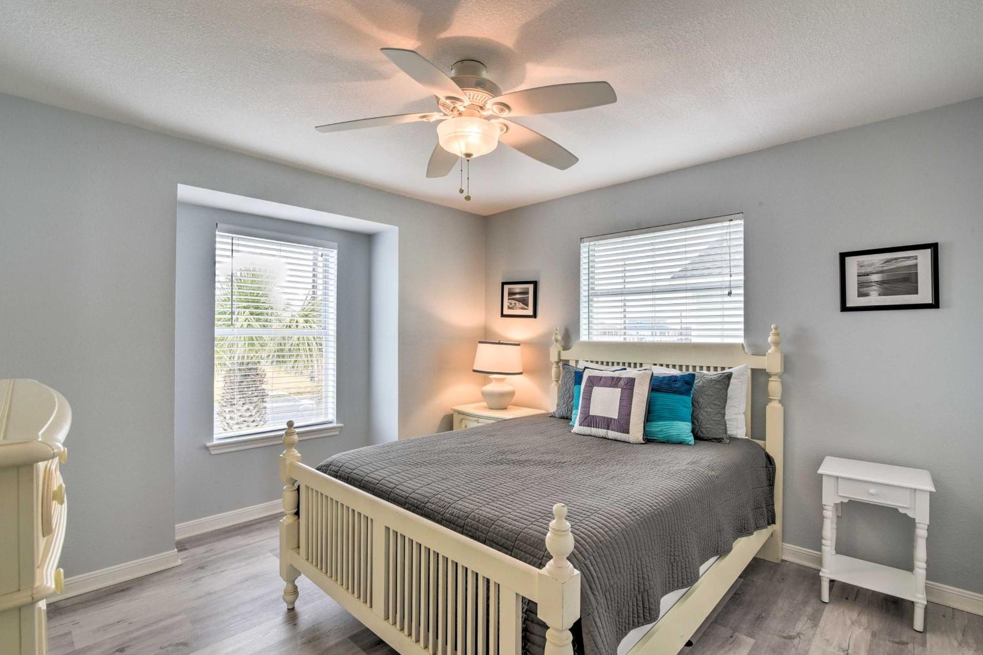 Oceanfront Galveston Home - Walk To Beach! 외부 사진
