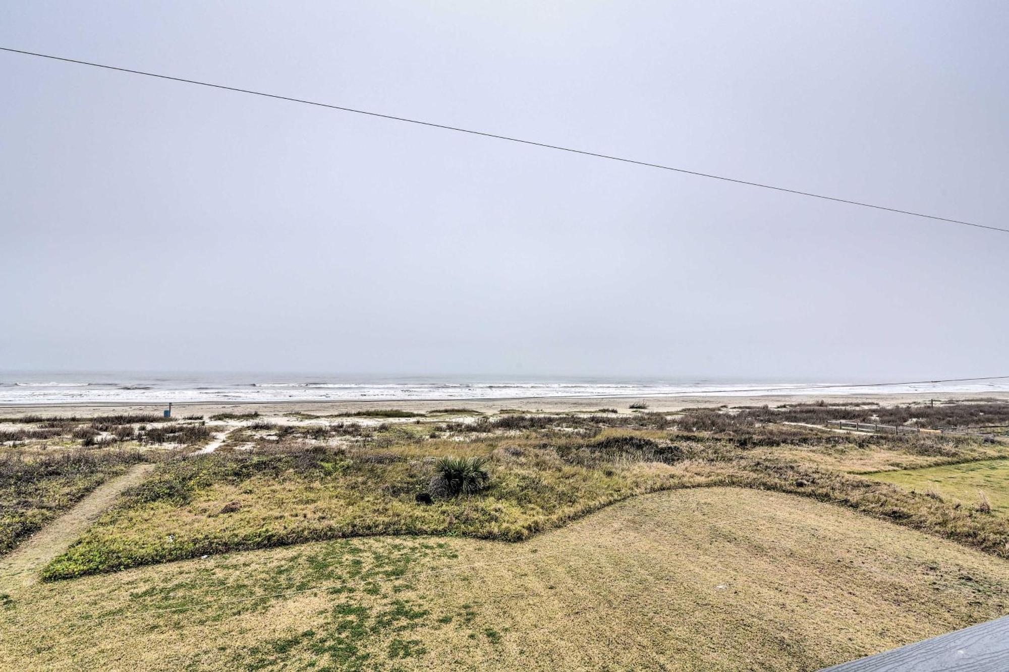 Oceanfront Galveston Home - Walk To Beach! 외부 사진