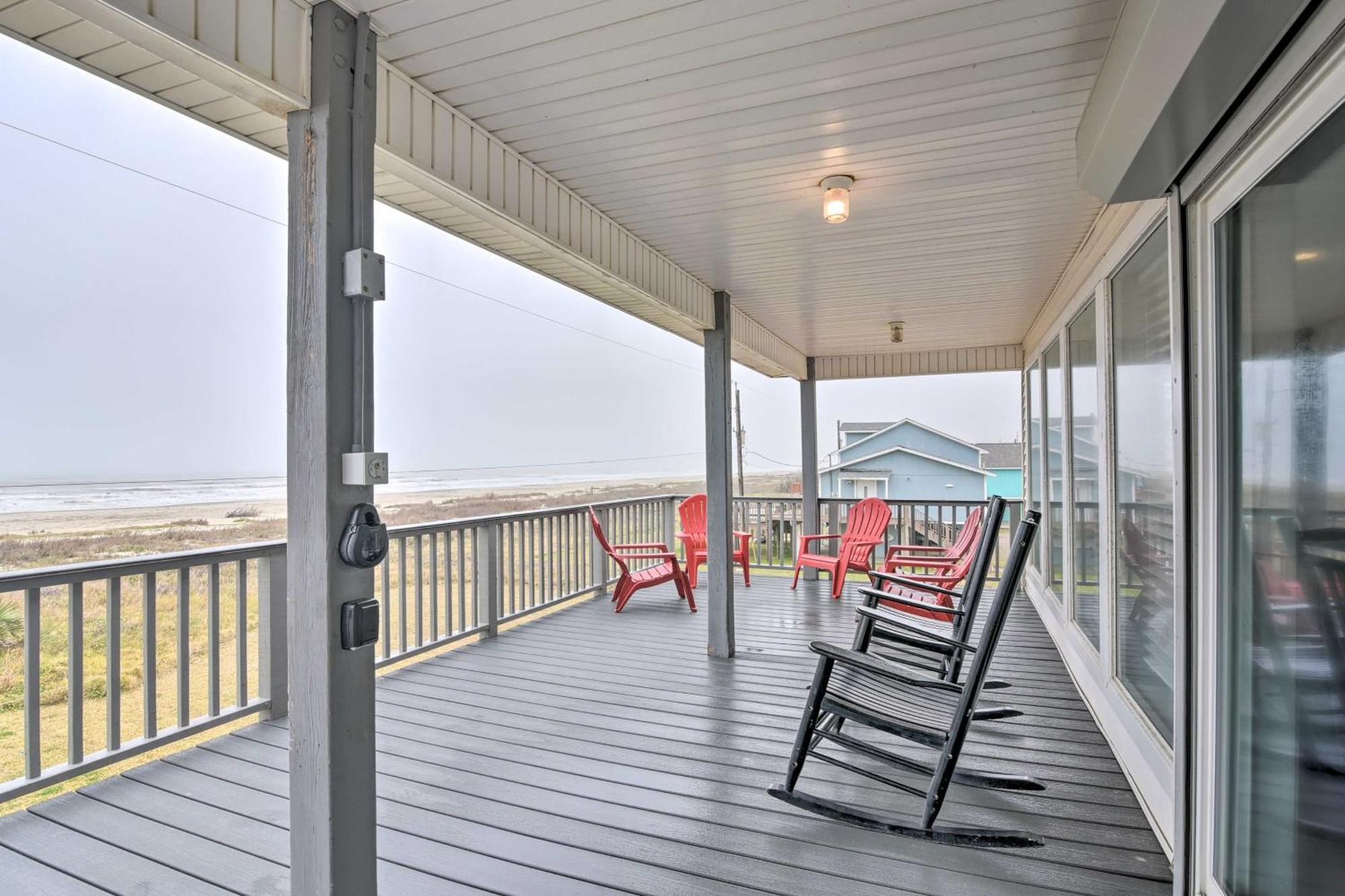 Oceanfront Galveston Home - Walk To Beach! 외부 사진